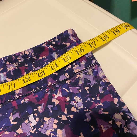 FABLETICS Leggings. Purple designs. Size L - Picture 3 of 10